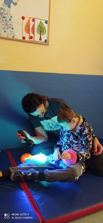 Przenośne Zestawy stymulujące Percepcję Wzrokową, Słuchową i dotykową.