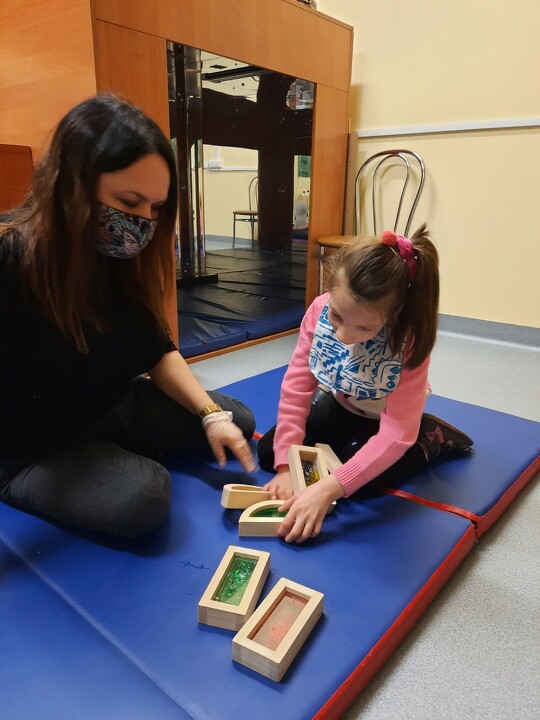 Przenośne Zestawy stymulujące Percepcję Wzrokową, Słuchową i dotykową.