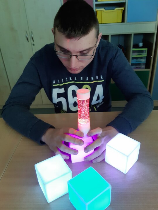 Przenośne Zestawy stymulujące Percepcję Wzrokową, Słuchową i dotykową.